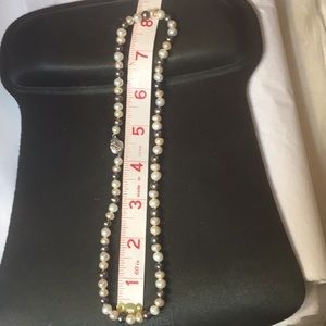 White and iridescent Pratt necklace